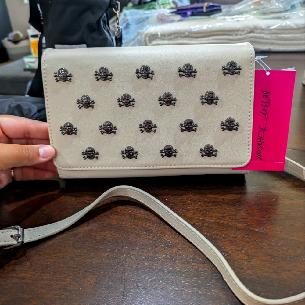 Betsy Johnson chalk skull purse